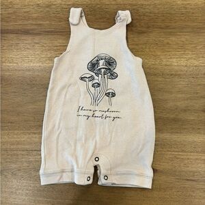 L’oved Baby Unisex Mushroom Romper Size 9-12 months 100% organic cotton